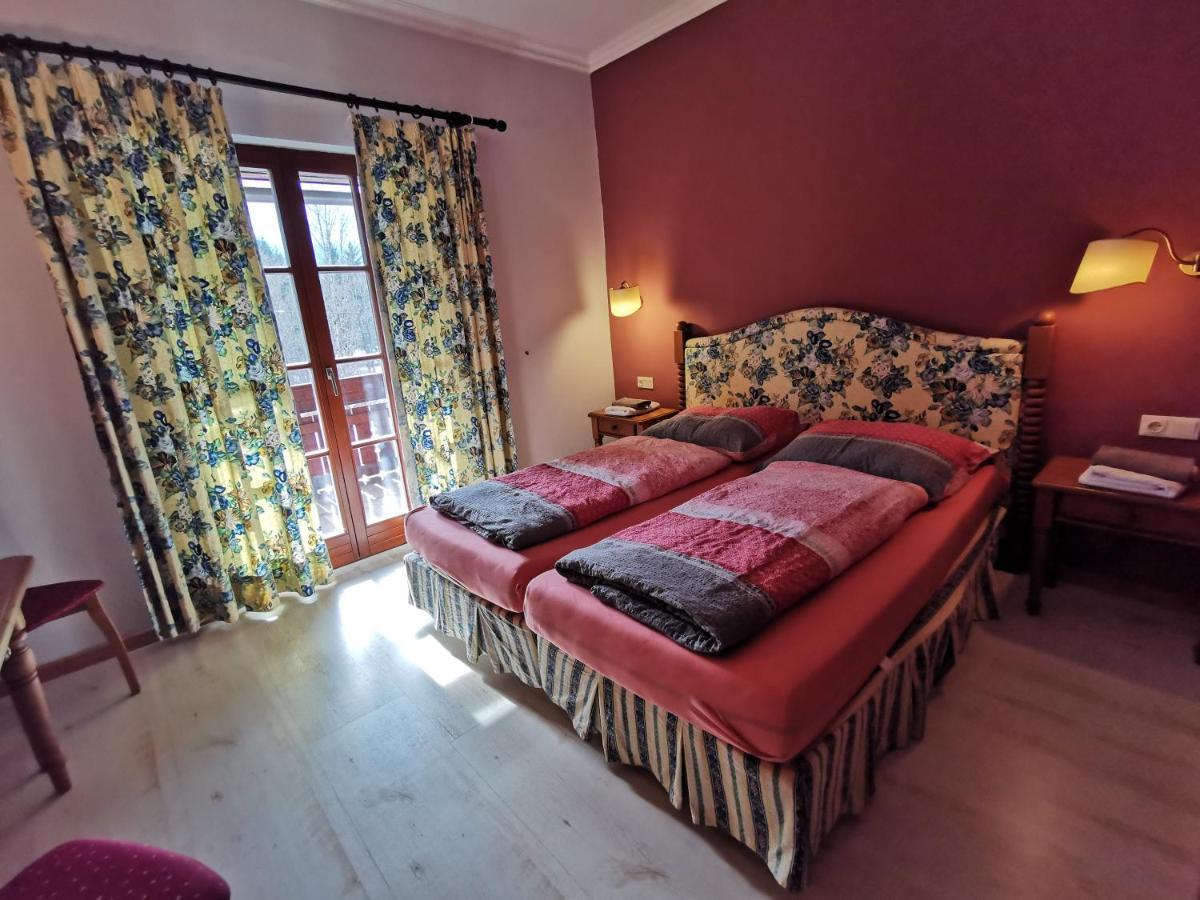Landhotel Kastanienhof Gundersheim Bagian luar foto